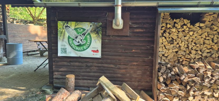 Waldhütte Fischweiher Station im Wald